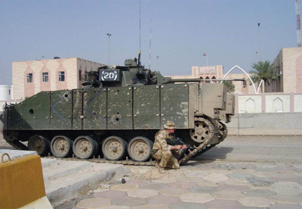 El Warrior en el que Johnson Beharry fue alcanzado muestra los boquetes provocados por los impactos