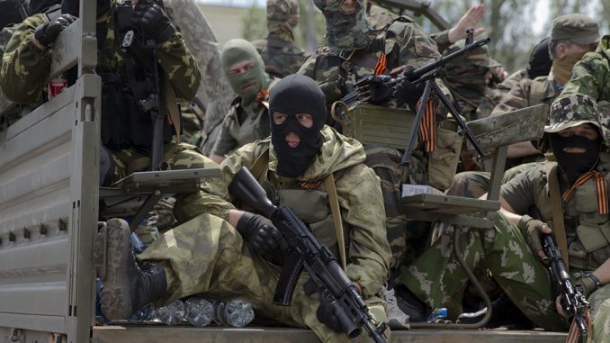 Combattants pro-russes dans le Donbass