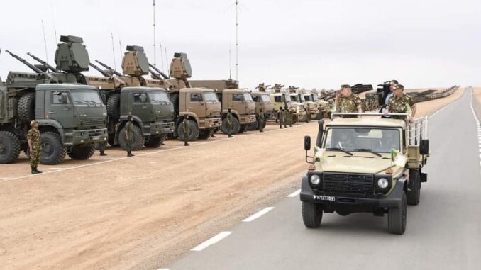 Review of troops during exercises of the 2nd Military Region in which the 8th Armored Division participated, as well as different support units of the Algerian Armed Forces. Source - @kmldial70