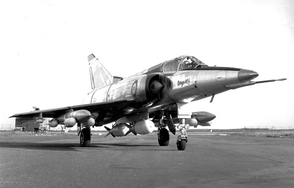 El Mirage 5J, construidos por Dassault siguiendo los requisitos de Israel y que nunca fueron entregados, al menos oficialmente, como consecuencia de un embargo.