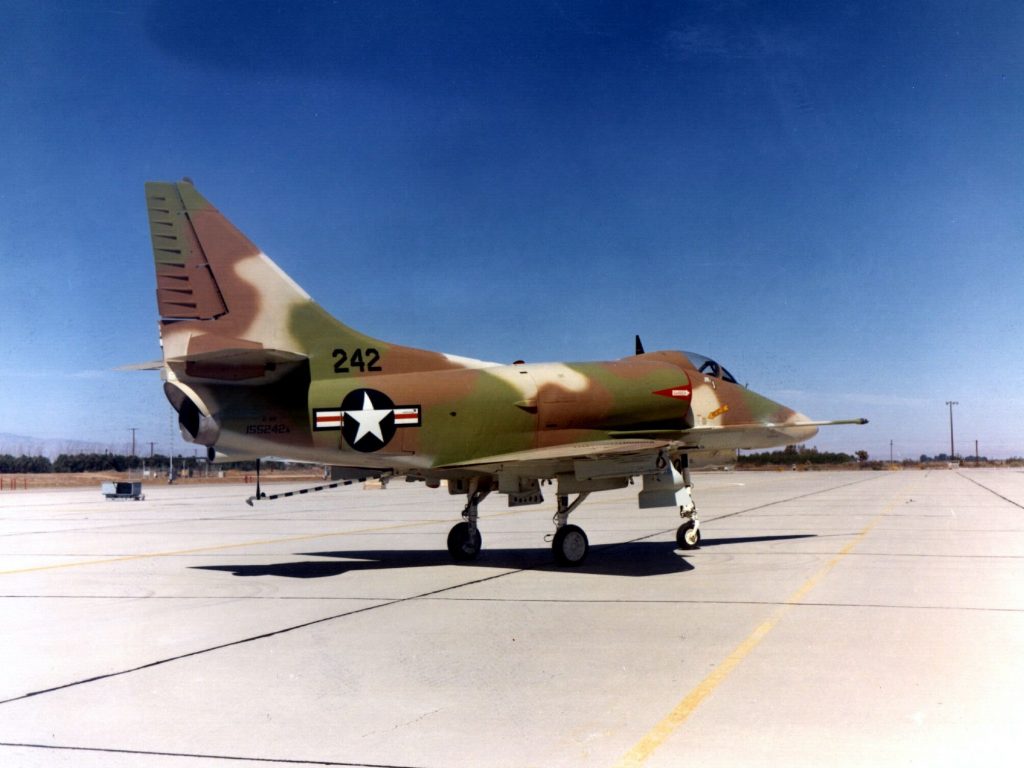 El primer A-4H israelí, antes de su entrega.