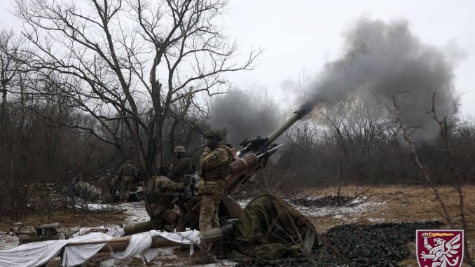 Artilleros de la 80ª Brigada de Asalto Aéreo ucraniana cerca de Kreminna. Fuente - Ministerio de Defensa de Ucrania.