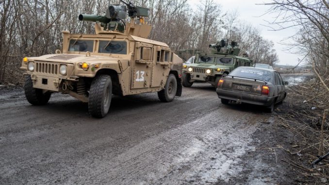 HMMWV ucranianos armados con misiles contracarro BGM-71 TOW en las inmediaciones de Bakhmut. Fuente - @Militaylandnet. HMMWV ucranianos armados con misiles contracarro BGM-71 TOW en las inmediaciones de Bakhmut. Fuente - @Militaylandnet.
