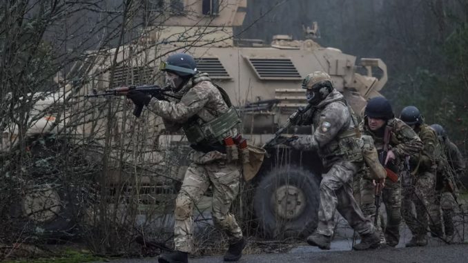Efectivos ucranianos entrenando cerca de la frontera con Bielorrusia. Fuente - Ministerio de Defensa de Ucrania.