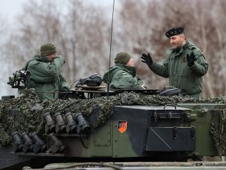 Carristas ucranianos reciben formación a bordo de carros de combate Leopard 2 en Polonia. Fuente - Gobierno de Ucrania.
