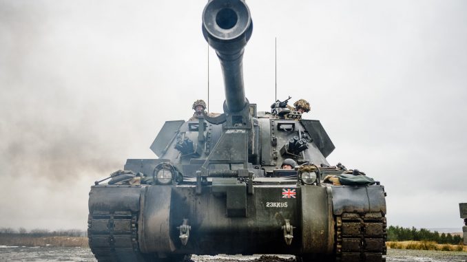 Los artilleros ucranianos han comenzado a entrenar en el uso de obuses autopropulsados AS-90 británicos. Fuente - Ministerio de Defensa del Reino Unido.