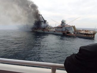 Hundimiento del crucero "Moskva", buque insignia de la Flota del Mar Negro de la Armada Rusa, hundido el 14 de abril de 2022. Fuente - CNN.