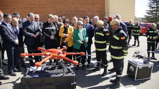 Acto de presentación de la Unidad de Drones de la UME (UDRUME). Fuente - Ministerio de Defensa de España. Acto de presentación de la Unidad de Drones de la UME (UDRUME). Fuente - Ministerio de Defensa de España.