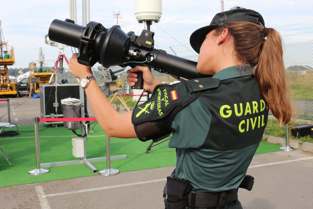 Prueba de un sistema antidron por parte de la Guardia Civil en el aeropuerto de Asturias llevada a cabo en 2020. Fuente - Guardia Civil.