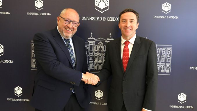 Ricardo Domínguez García-Baquero, presidente de Navantia y Manuel Torralbo, rector de la Universidad de Córdoba tras la firma del acuerdo de colaboración. Fuente - Navantia.