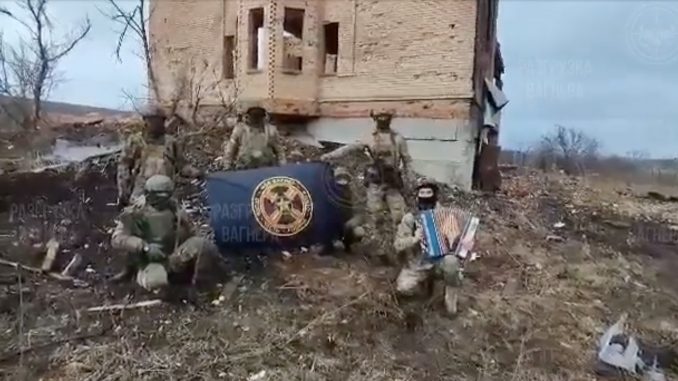 Mercenarios de Wagner Group en la localidad de Dubovo-Vasilvka, al noroeste de Bakhmut. Fuente - @squatsons.