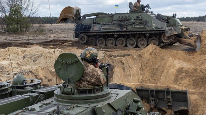 Zapadores ucranianos construyendo líneas defensivas. Fuente - Ministerio de Defensa de Ucrania.