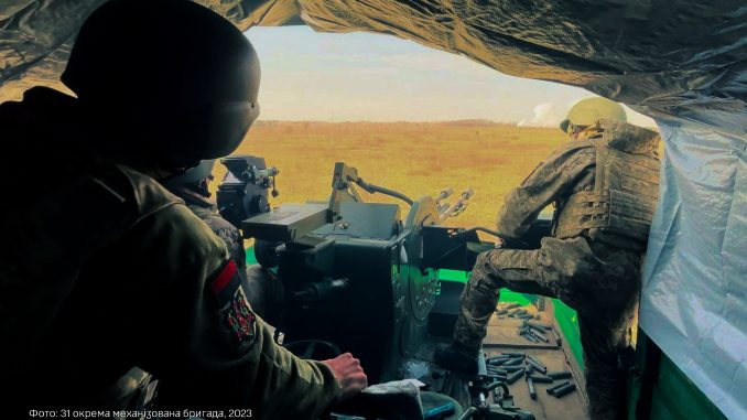 Miembros de la 31ª Brigada Mecanizada ucraniana entrenando al oeste del país. Fuente - Ministerio de Defensa de Ucrania.