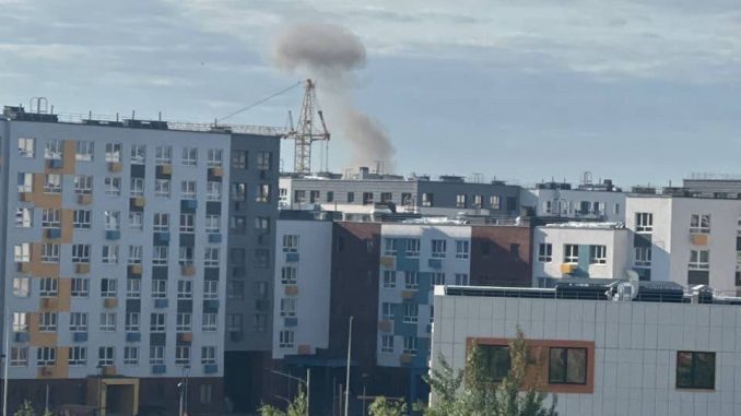 Hongo de humo generado por la destrucción de un drone sobre Moscú. Fuente - Telegram.
