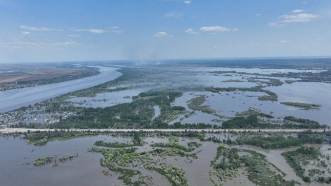 Efectos del colapso de la presa de Nova Kakhovka en Oleshky. Fuente - @Militarylandnet.