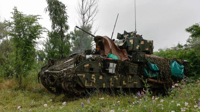 M2A2 Bradley ucraniano de la 47ª Brigada Mecanizada en la región de Zaporiyia. Fuente - @Militarylandnet. M2A2 Bradley ucraniano de la 47ª Brigada Mecanizada en la región de Zaporiyia. Fuente - @Militarylandnet.