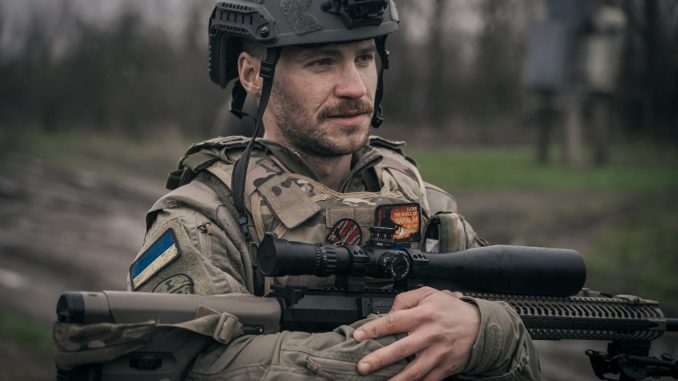 Valery Markus, hasta ahora sargento mayor de la 47ª Brigada Mecanizada ucraniana, quien ha cobrado relevancia en las últimas horas después de denunciar la incompetencia de los oficiales bajo los que cumplía órdenes. Fuente - Militarylandnet.