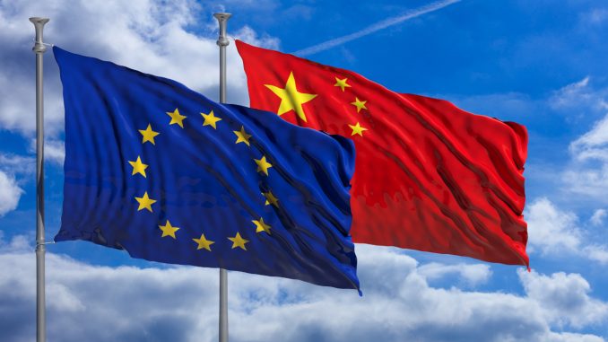 La relación UE-China ha cambiado drásticamente en los últimos años, después de que Bruselas haya ido abandonando su ingenuidad inicial. Fuente - Café Evropa.