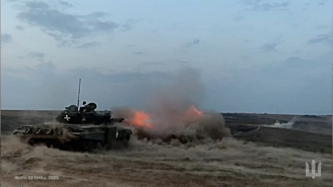 PT-91 de la 22ª Brigada ucraniana realizando un ejercicio con fuego real. Fuente - Ministerio de Defensa de Ucrania.