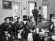 John F. Kennedy se reúne con sus asesores militares durante la crisis de los misiles de Cuba